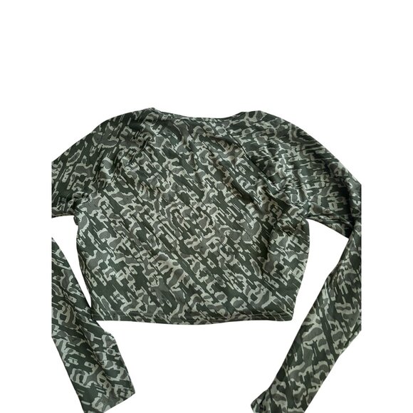 GYMSHARK Camo Long Sleeve Crop Top Size Medium - Picture 5 of 7